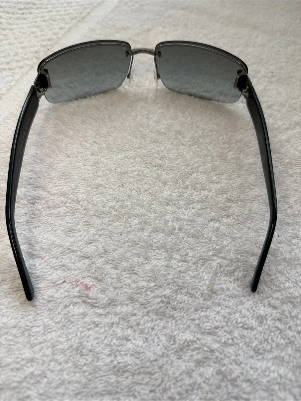 Gucci GG1797 Unisex Rimless Sunglasses in Black and Gray Gradient